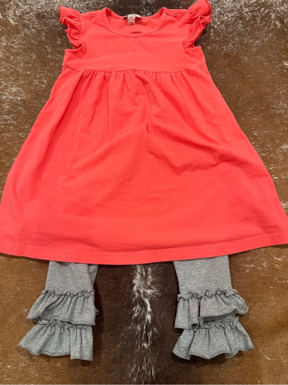 Smockadot Kids Coral Tunic & Gray Ruffle Pants Set Size 8